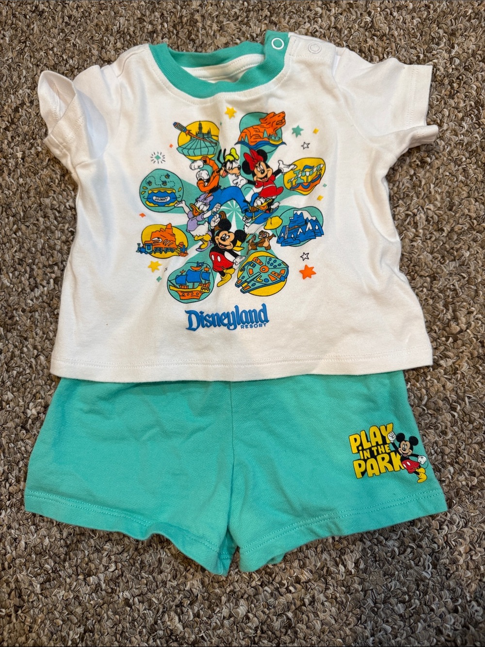 Disneyland Mickey Mouse Tee & Shorts Set - White & Teal